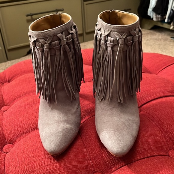 Womens sz 7.5M Nine West booties, grey suede. - Picture 3 of 4